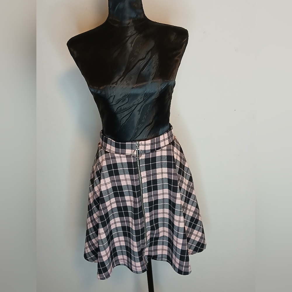 Black and Pink Mini Skater Skirt for Casual Wear